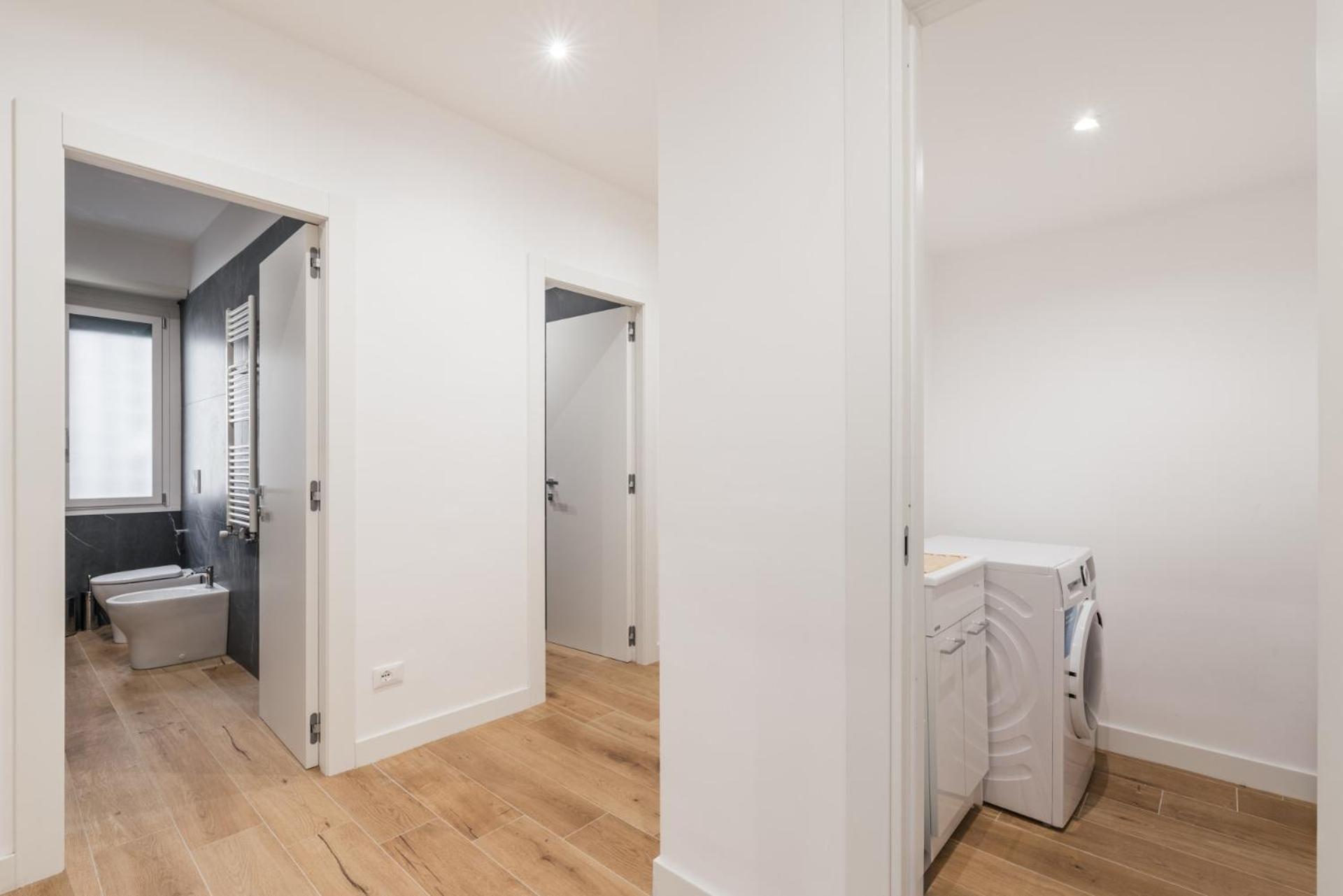 The Rent - Spacious Three-bedroom In Prati Area Rom