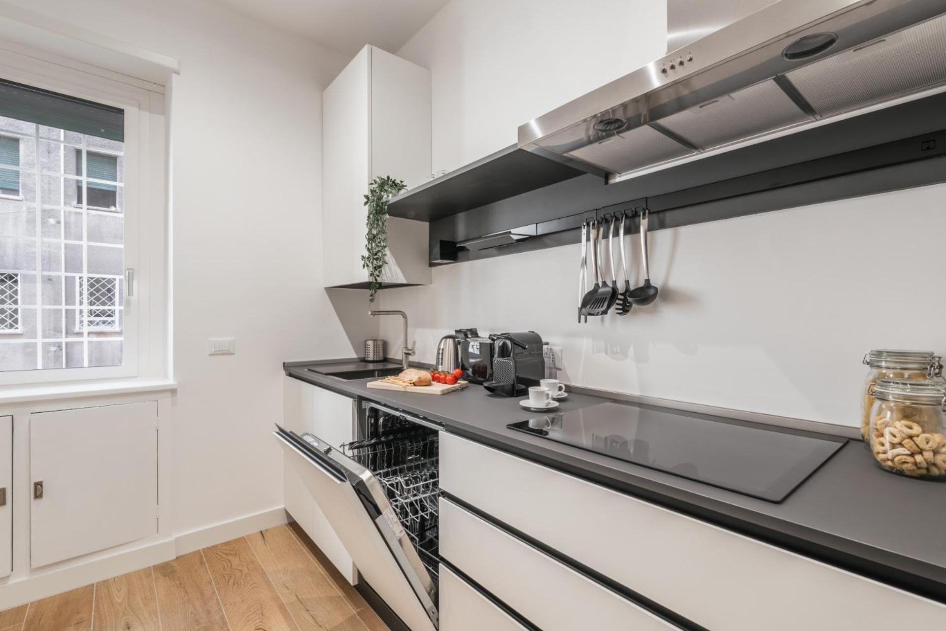 The Rent - Spacious Three-bedroom In Prati Area Apartment Rom