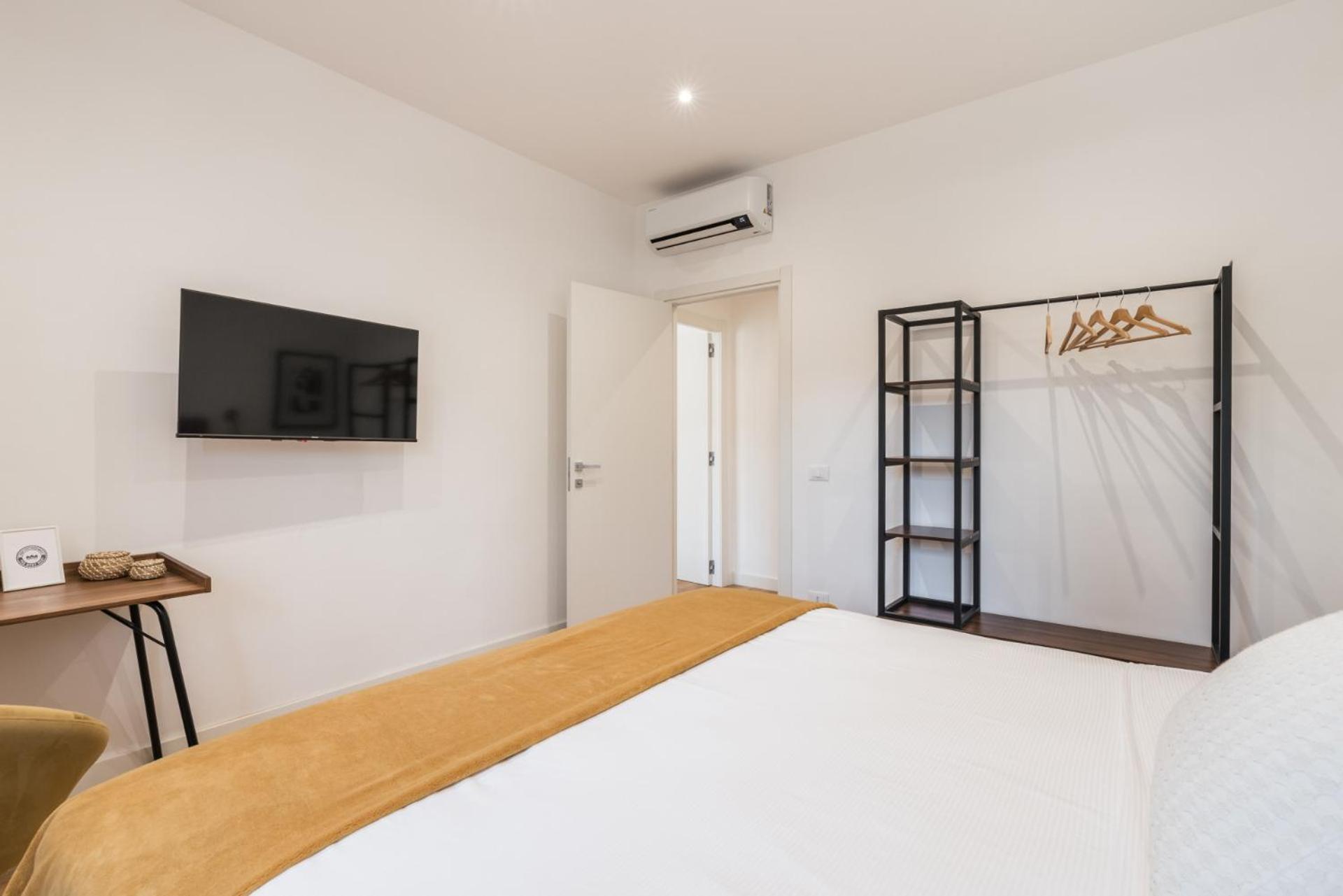 The Rent - Spacious Three-bedroom In Prati Area Rom